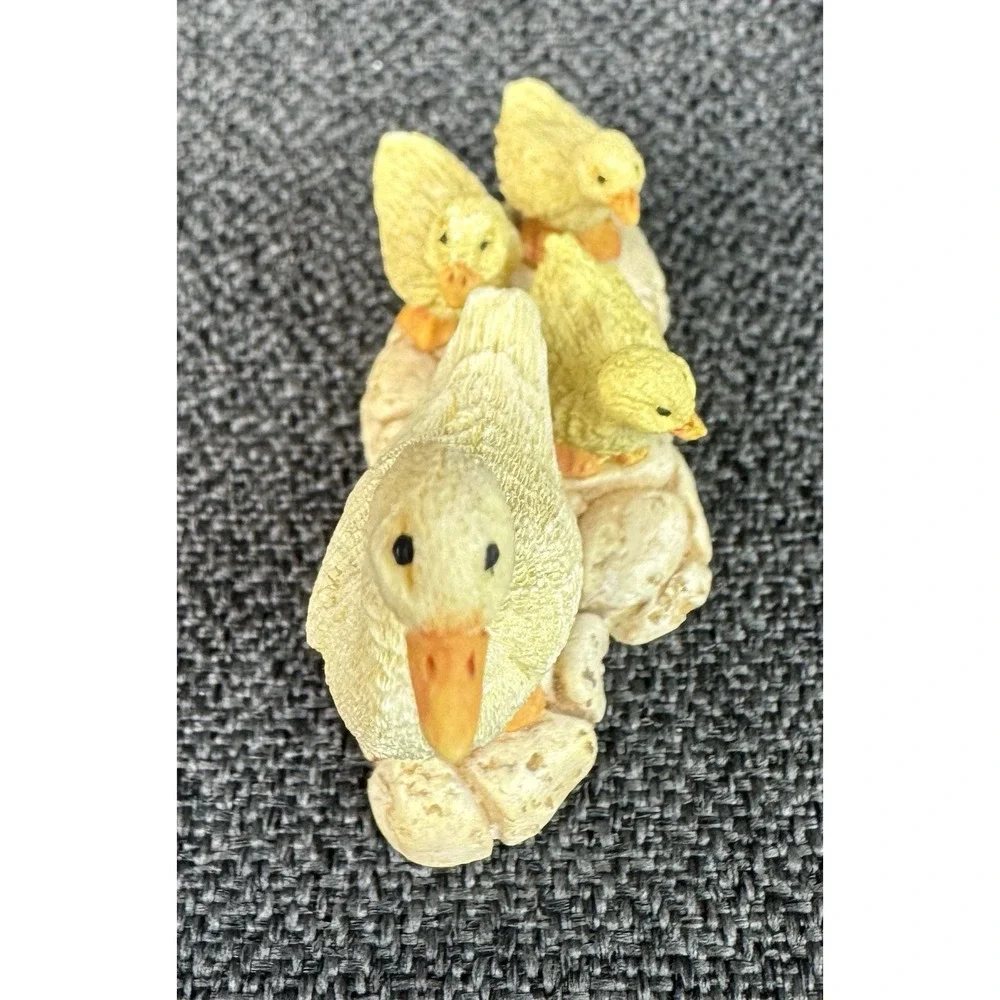 Mother Duck & Ducklings Minature Figurine 2